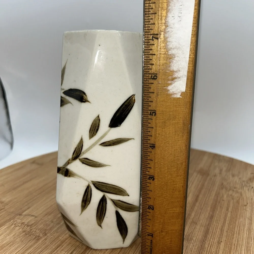 Vintage Octagon Oriental Vase With Hand Painted Textured Flower  -‎ 7.5